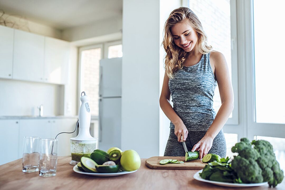 Girl prepares healthy diet after calculating daily calorie intake